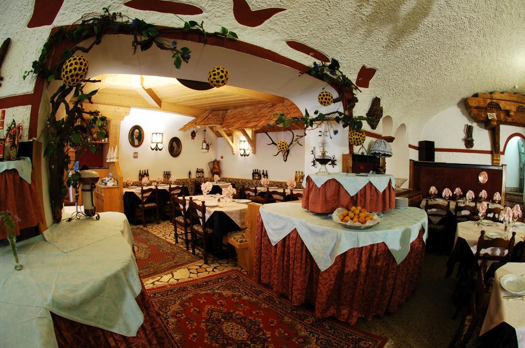 Hotel Ancora Castello-Molina di Fiemme Eksteriør billede