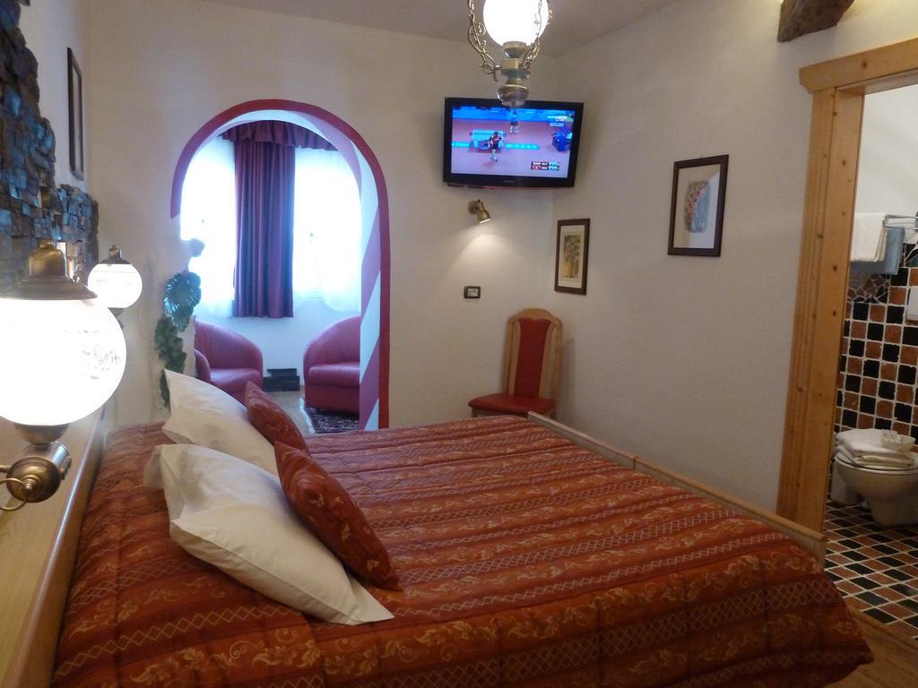 Hotel Ancora Castello-Molina di Fiemme Værelse billede