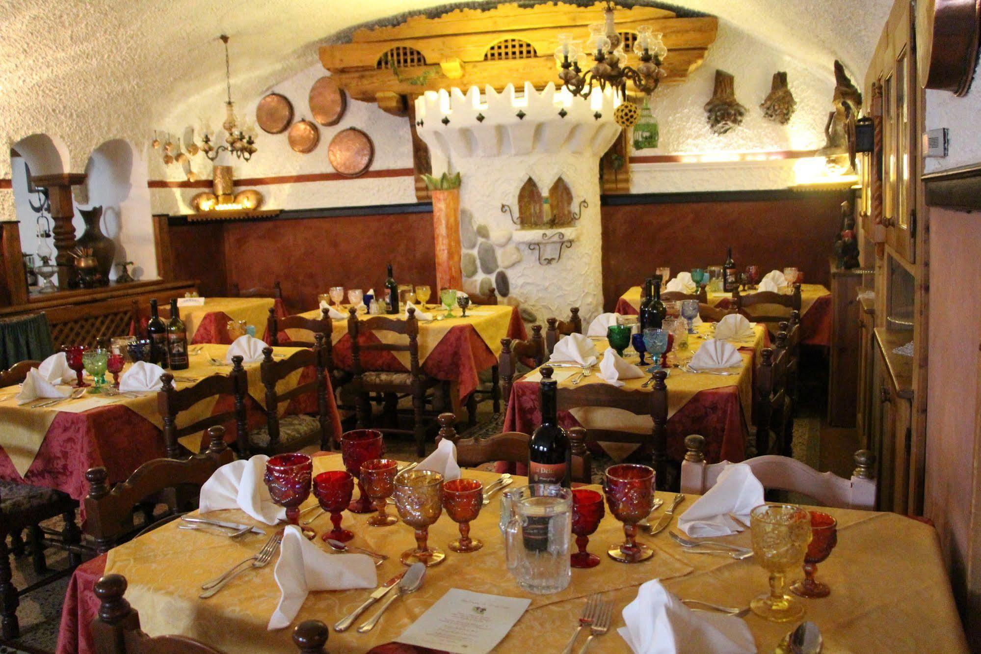 Hotel Ancora Castello-Molina di Fiemme Eksteriør billede